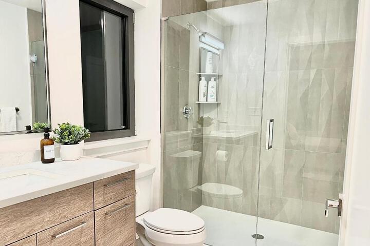 Modern 2 Bed Furnished Apartment in Quincy