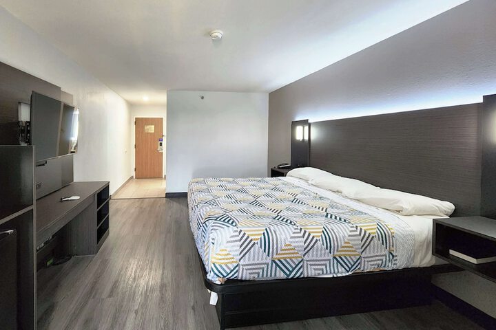 Room 26 of 32