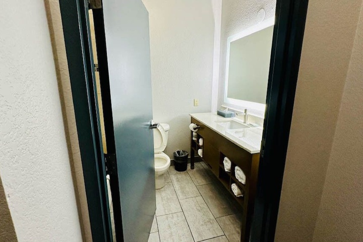 Room 12 of 38