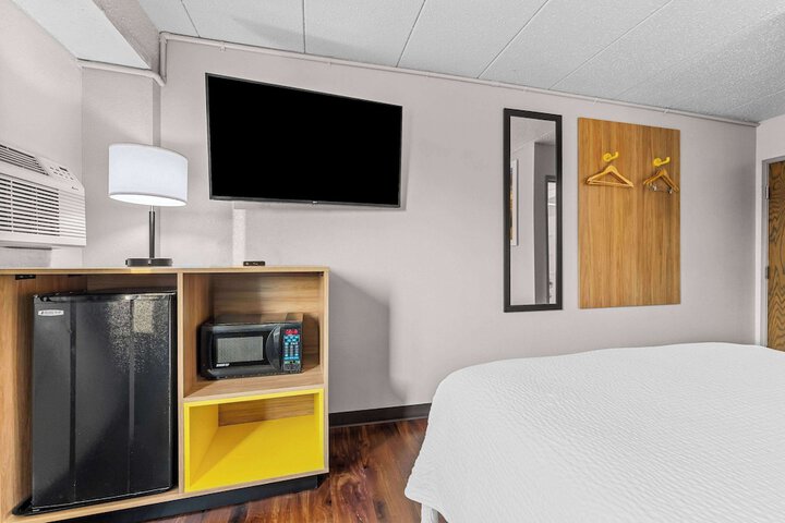 Room 25 of 40