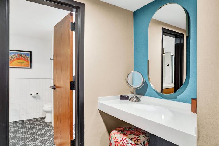 Room 73 of 138