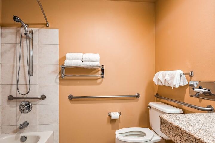 Room 10 of 48