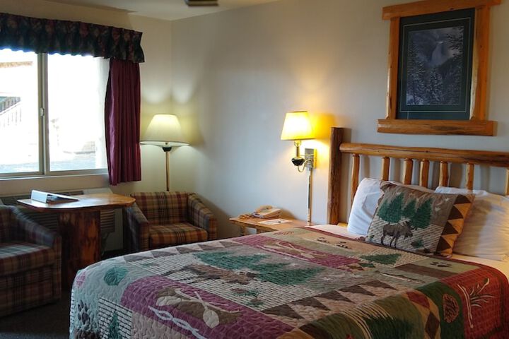 The Ponderosa Motel