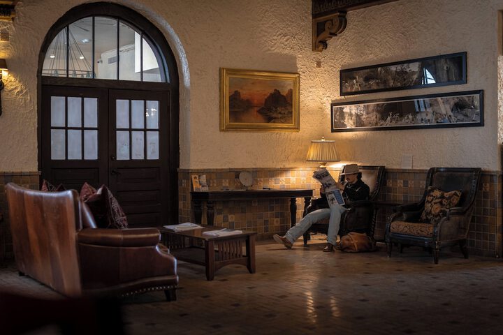 The Holland Hotel