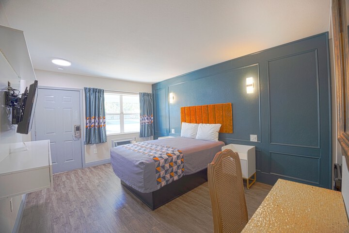 Room 53 of 126