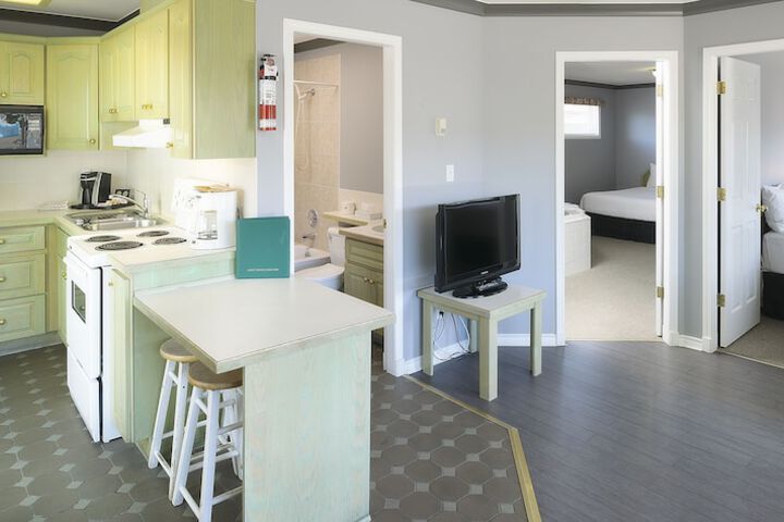 Tiki Shores Inn & Suites