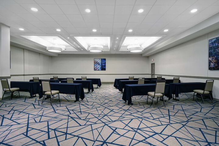 Embassy Suites by Hilton Detroit Livonia Novi