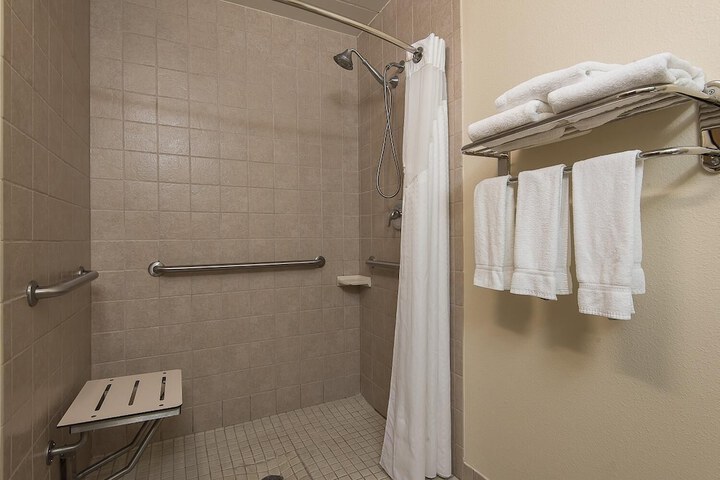 Room 25 of 42