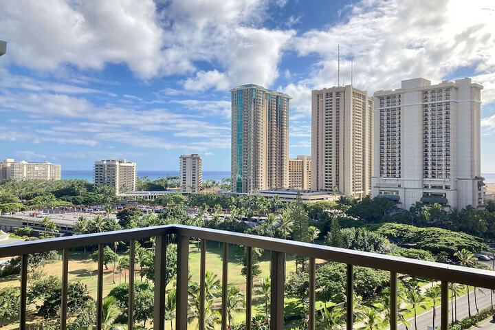DoubleTree by Hilton Hotel Alana - Waikiki Beach