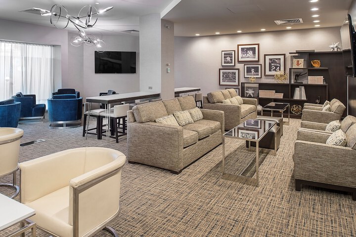 Lounge 97 of 107