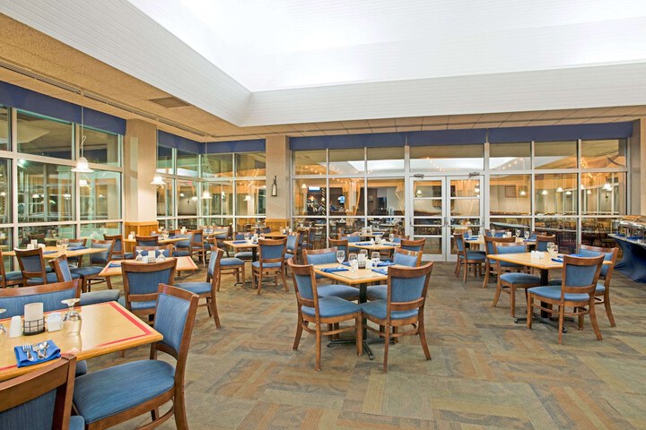 Dining 37 of 48