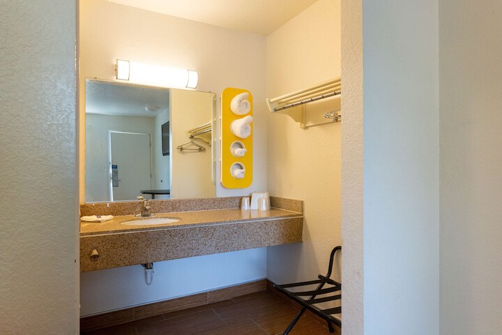 Room 20 of 34
