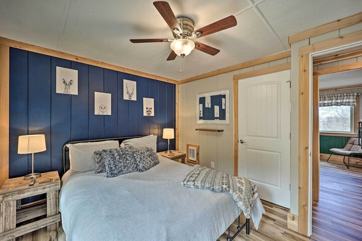 1 Mi to Skiing: Beech Mountain Condo w / Fireplace!