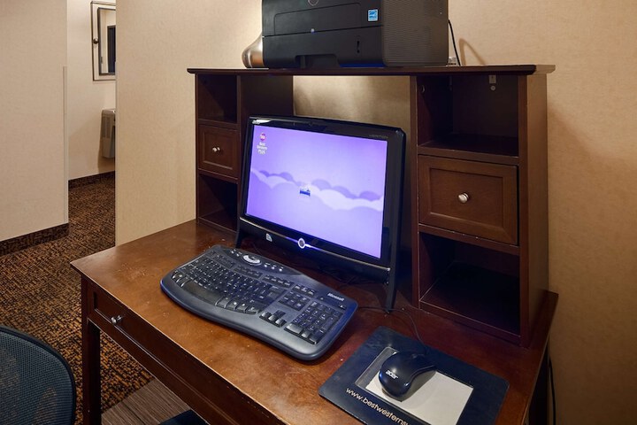 Business Center 17 of 17