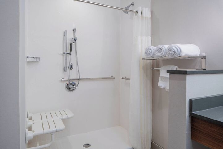 Room 15 of 27