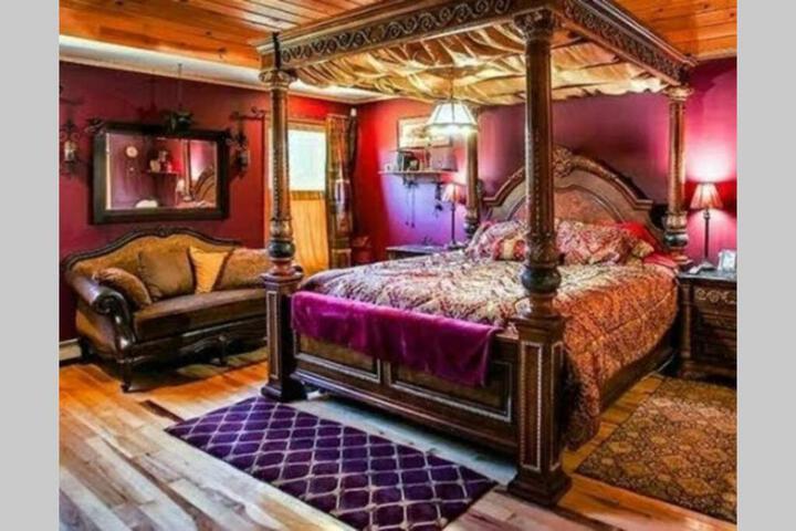 Southwoods Mountain Estate -private mansion pool, hottub+ 15 acres