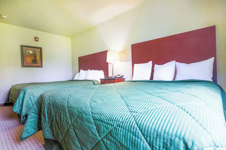 Evansville Inn & Suites by OYO