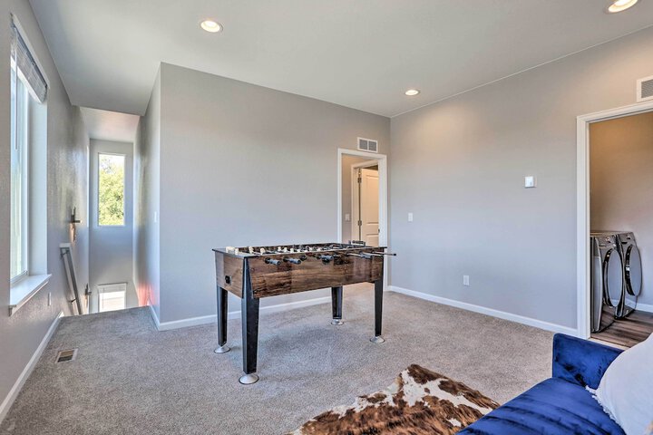 6 Mi to Dtwn Denver: Townhome w / Patio!