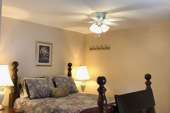 Room 32 of 82