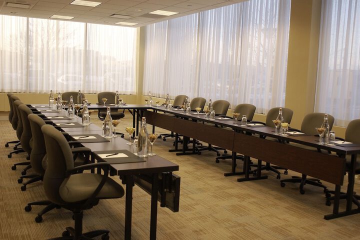 DoubleTree by Hilton Chicago - North Shore Conference Center
