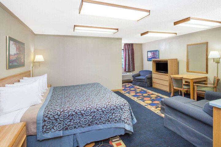 Room 7 of 15
