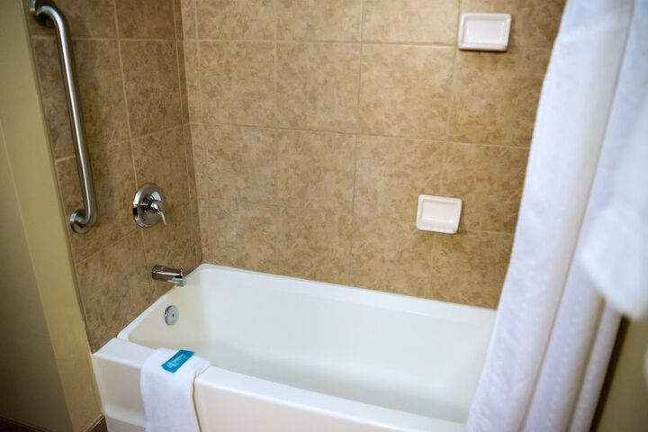 Holiday Inn Express Devils Lake by IHG