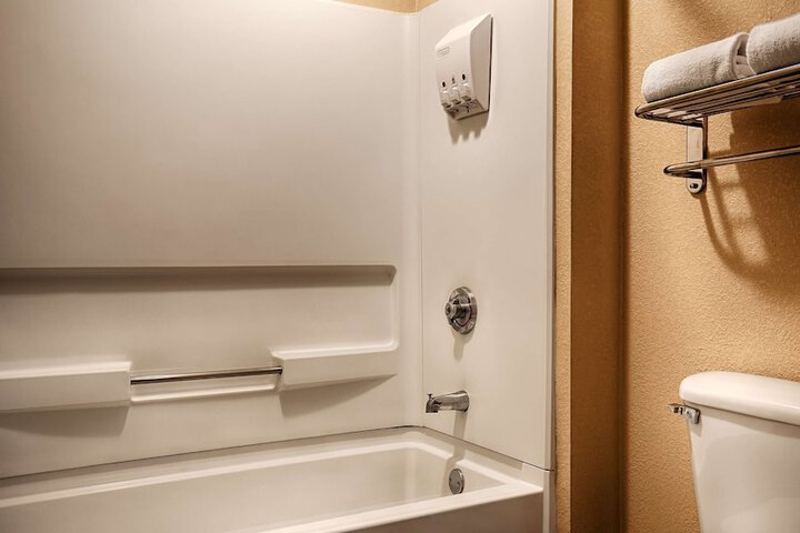 Room 9 of 19