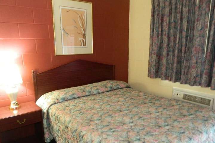 Room 10 of 12