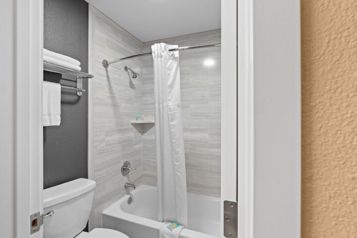 Basecamp Puyallup a Travelodge by Wyndham