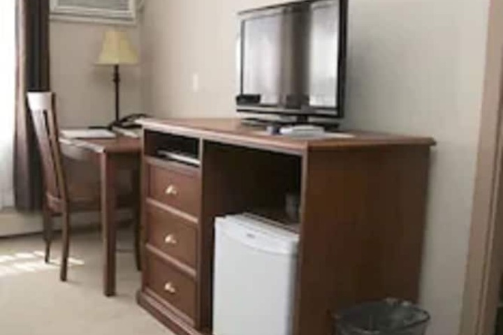 Room 27 of 61