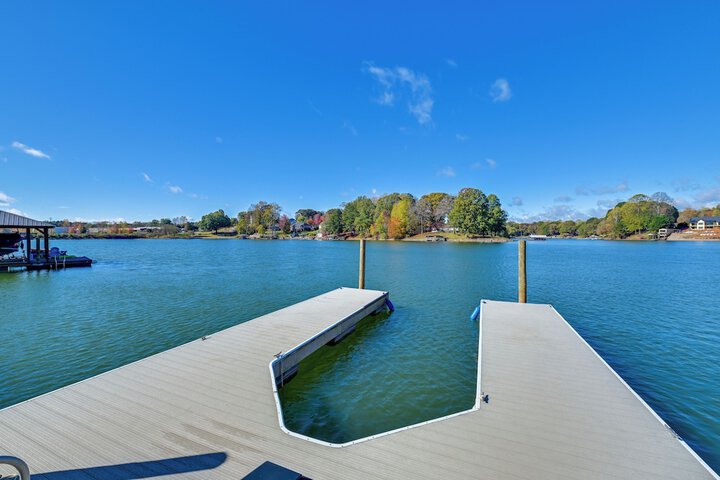 Spacious Lake Norman Retreat w / Boat Ramp!