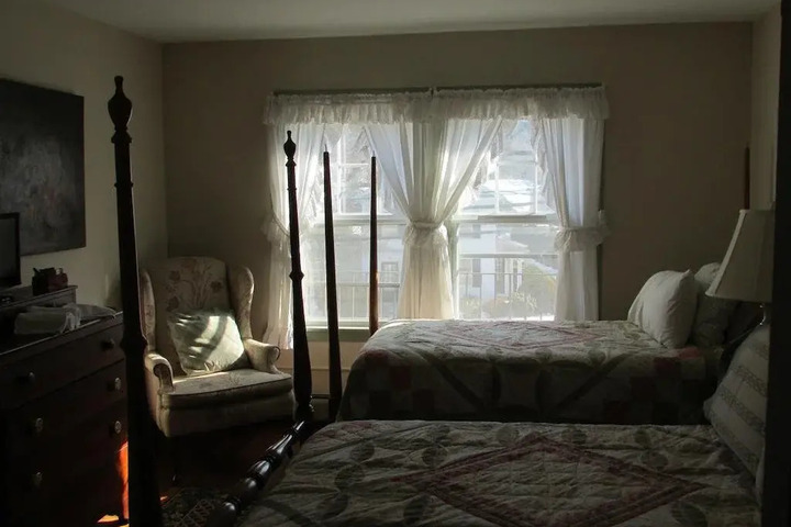 CURTIS HOUSE INN