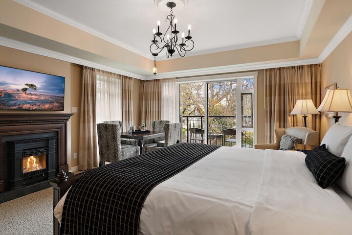 Oak Bay Beach Hotel