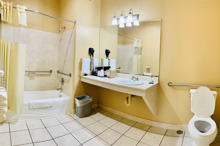 Room 43 of 48