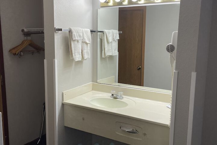 Room 10 of 16