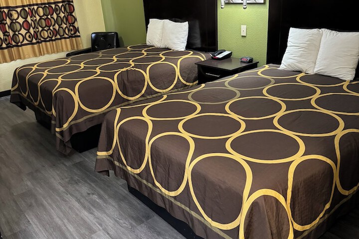 Room 8 of 18