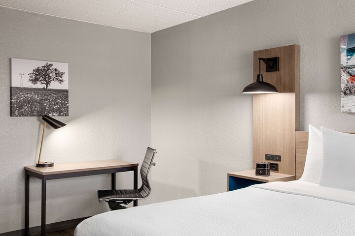 Room 19 of 33