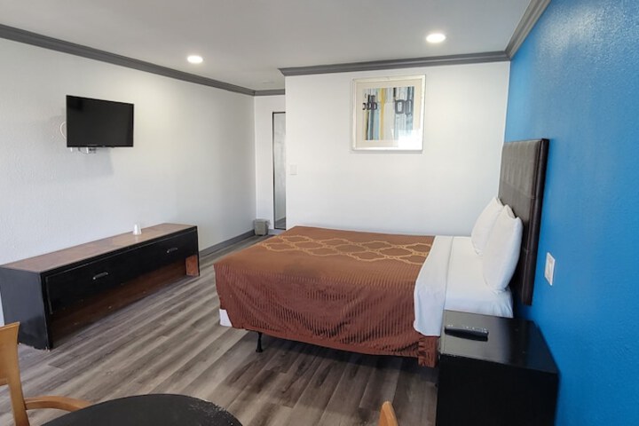 Room 19 of 28
