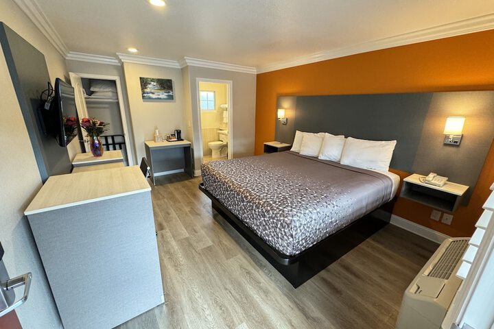 Room 32 of 38