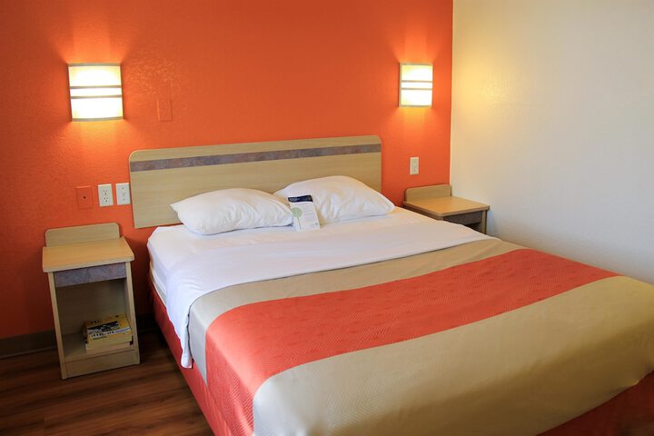 Room 10 of 26