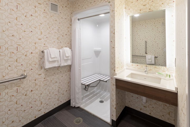 Room 32 of 53