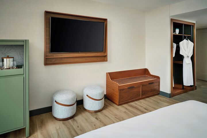 Ômage Hotel Montreal Laval, a Tribute Portfolio Hotel