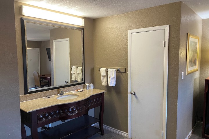 Room 14 of 17