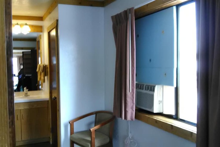 Room 27 of 41