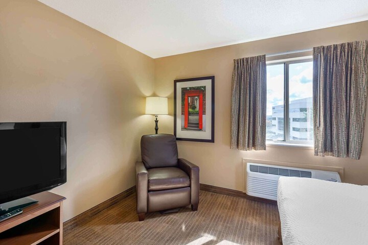 Room 32 of 61