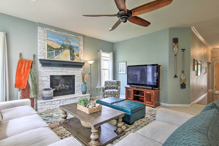 5 Mi to Bethany Beach: Chic Home w / Grill!