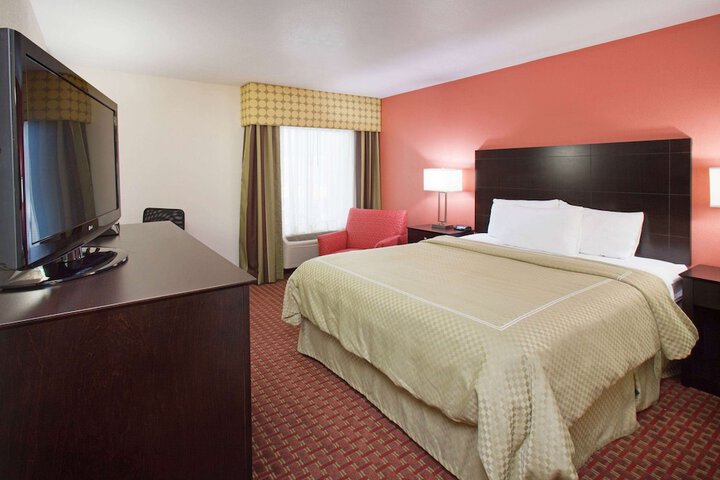 AmericInn by Wyndham Johnston Des Moines