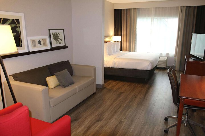 Room 6 of 16