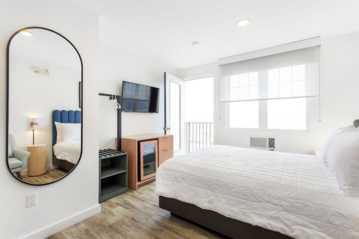 Room 6 of 19
