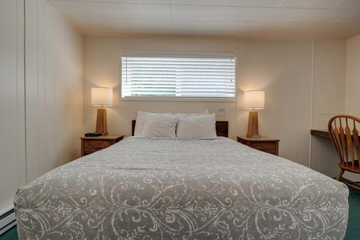 Ester Lee Oceanview Inn